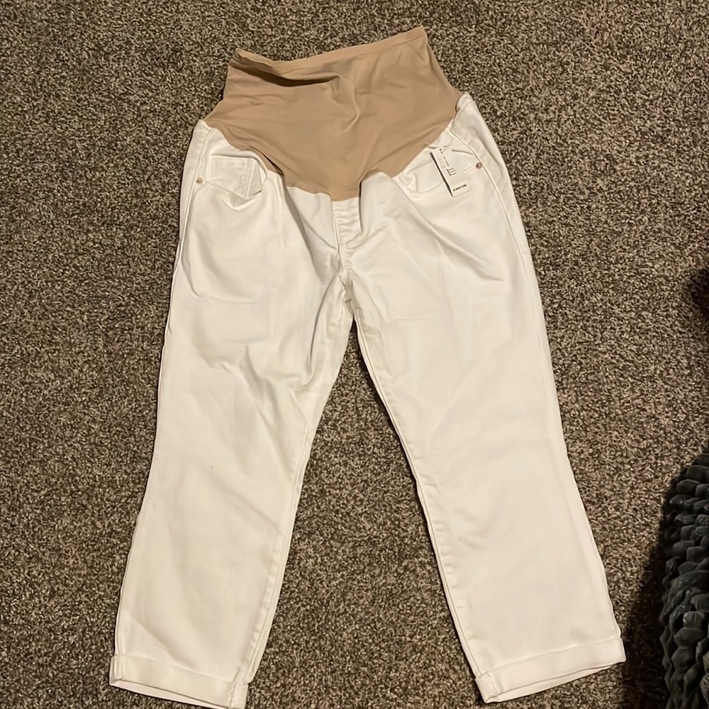 Maternity capris